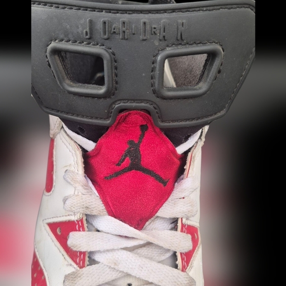 Jordan Red and White Sneakers Classic High-Top - Picture 5 of 6